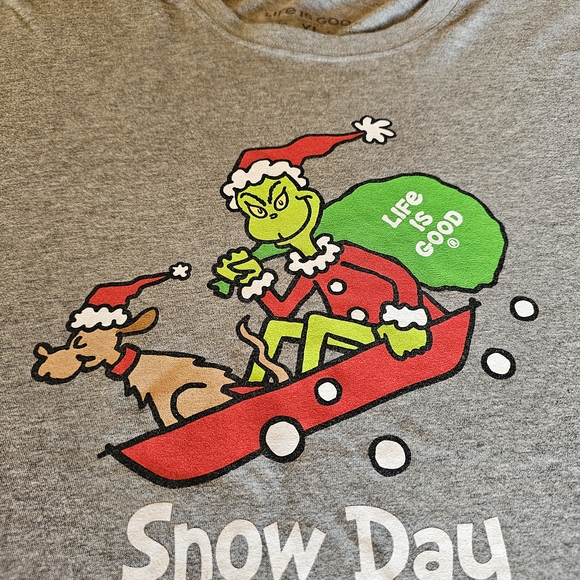 Life Is Good Crusher T-Shirt Tee Grinch Snow Day Max Gray Mens Small S - Picture 9 of 9